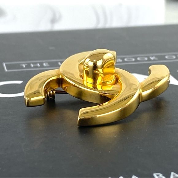 *SOLD* Authentic CHANEL Turnlock Brooch - Picture 7 of 11